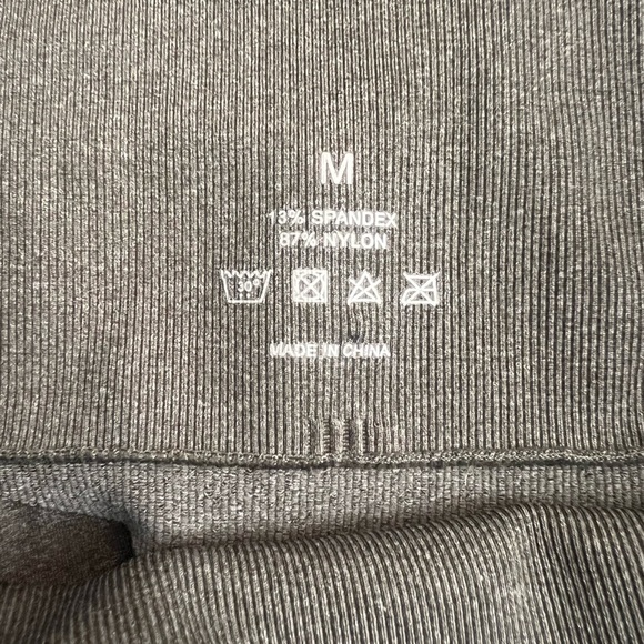 NVGTN Forest Green Contour Seamless Leggings
Size Medium - Picture 3 of 7